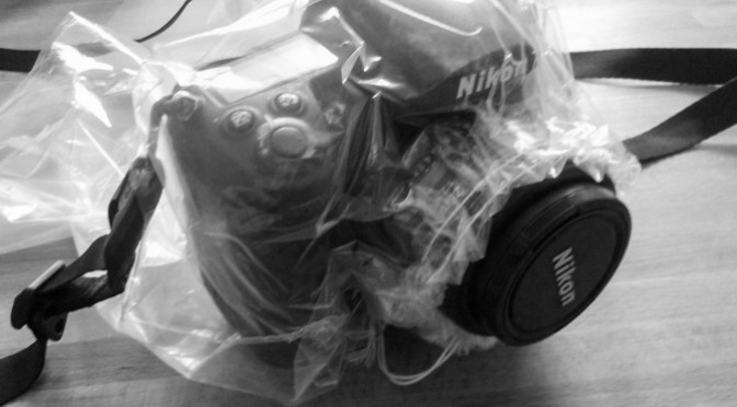 Regenschutz für die Spiegelreflex Kamera