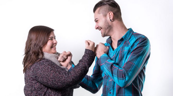 Paarshooting im Mini-Fotostudio mit Hintergrundsystem