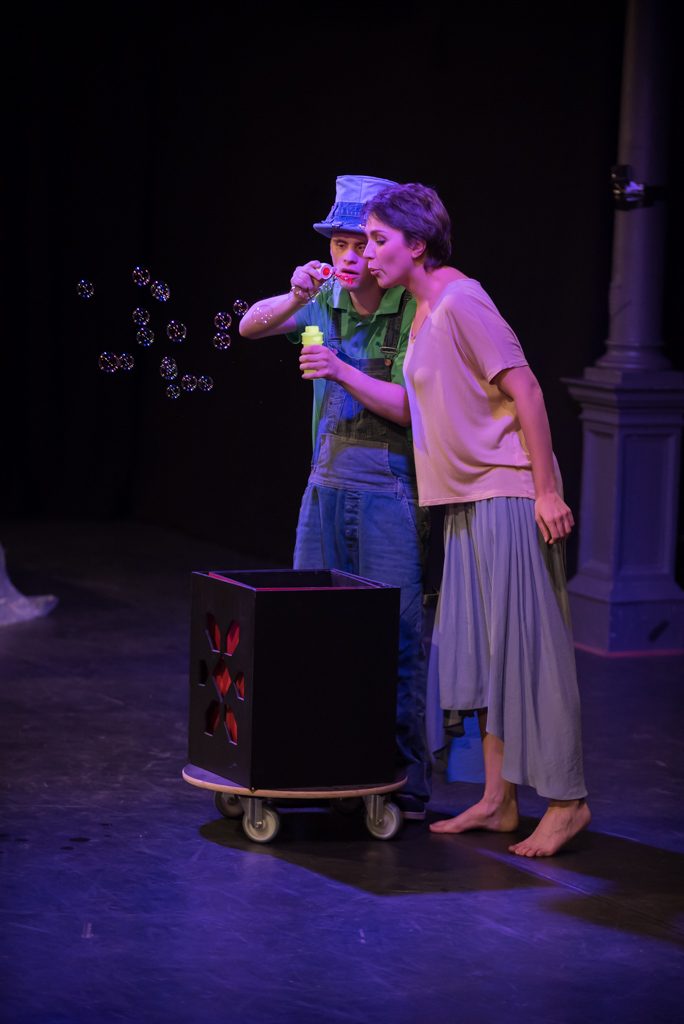 Theaterfotos beim "Der Riese und der Hut"